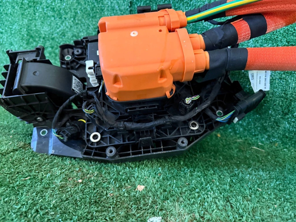 Купить Блок управления аккумулятор + шланг зарядки mercedes benz eqs v296 a0009005438