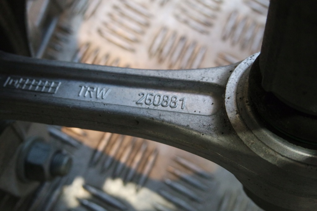 Подвеска задний  правый ferrari portofino 338117 zaw210 zaw212 Цена