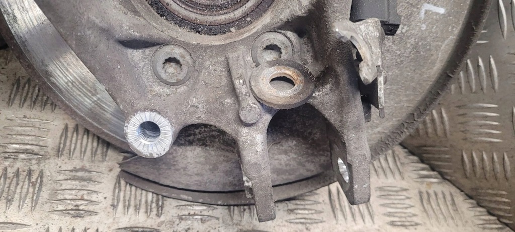 фото №7, Audi q5 sq5 2011 задняя сторона левая ступица колеса заднего