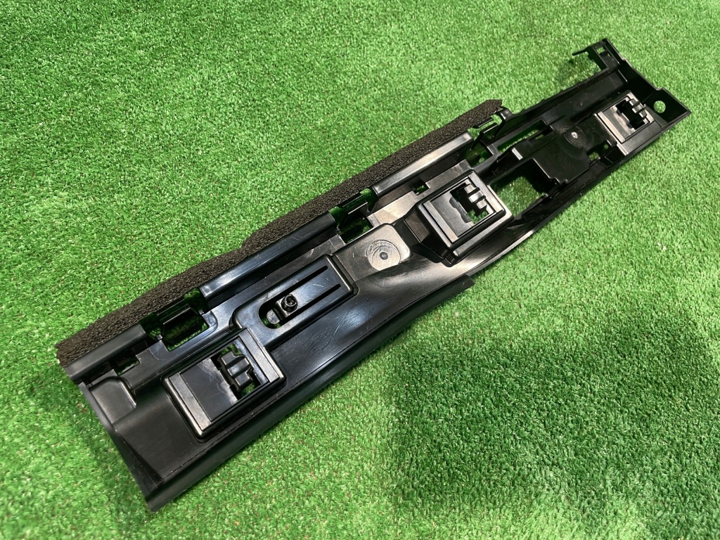 фото №11, Bmw x1 f48 направляющая кронштейн накладки порога правый правое 7332334