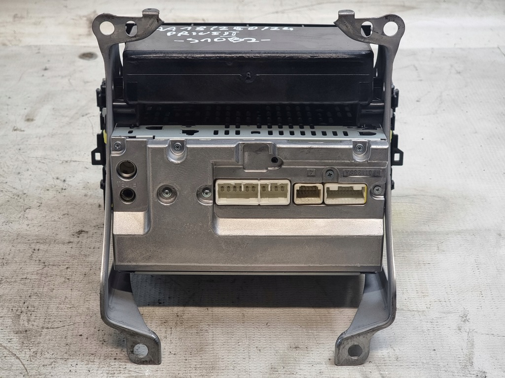 фото №12, Радиопроигрыватель бардачок оригинальный номер 86120-47220 toyota prius ii 08r