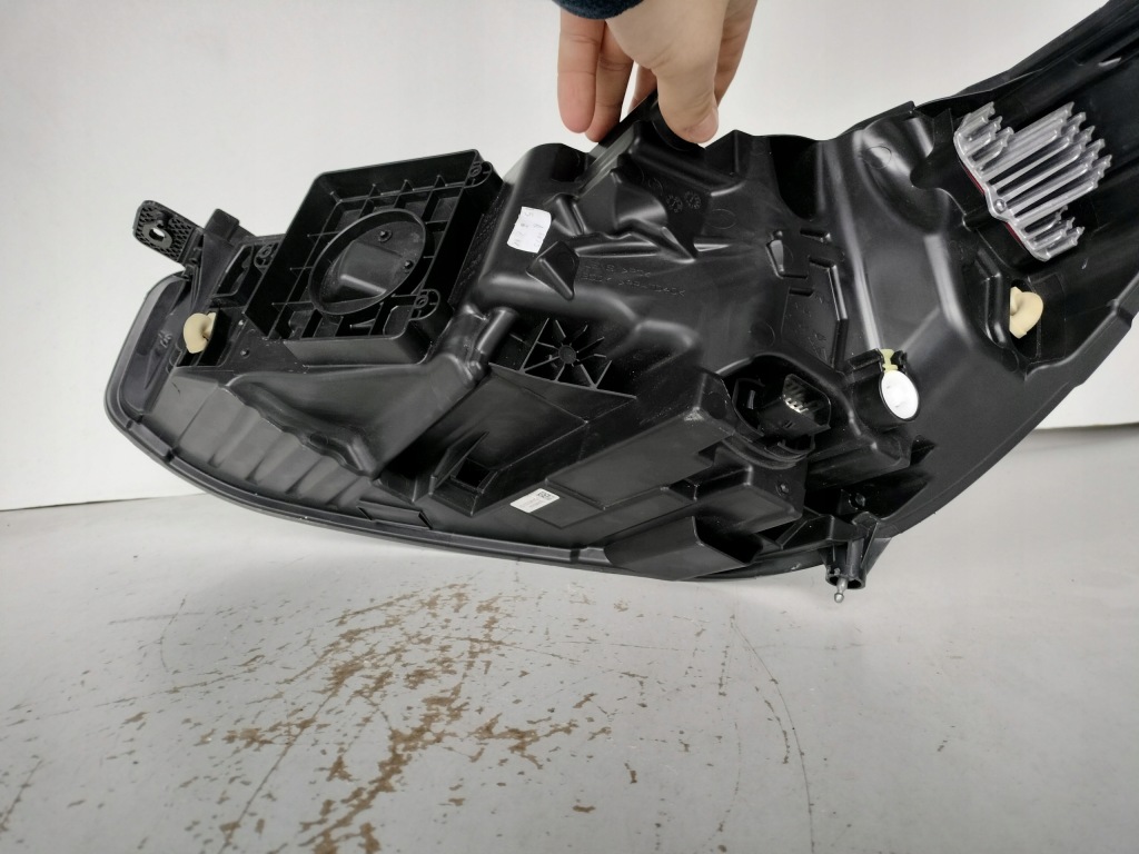 Фара правий фара ford focus mk4 22- рестайлінг  full led Зі Шроту