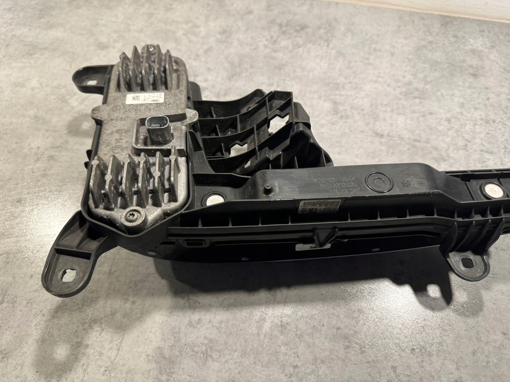 фото №6, Audi q7 4m e-tron протитуманна фара drl led правий оригінальний