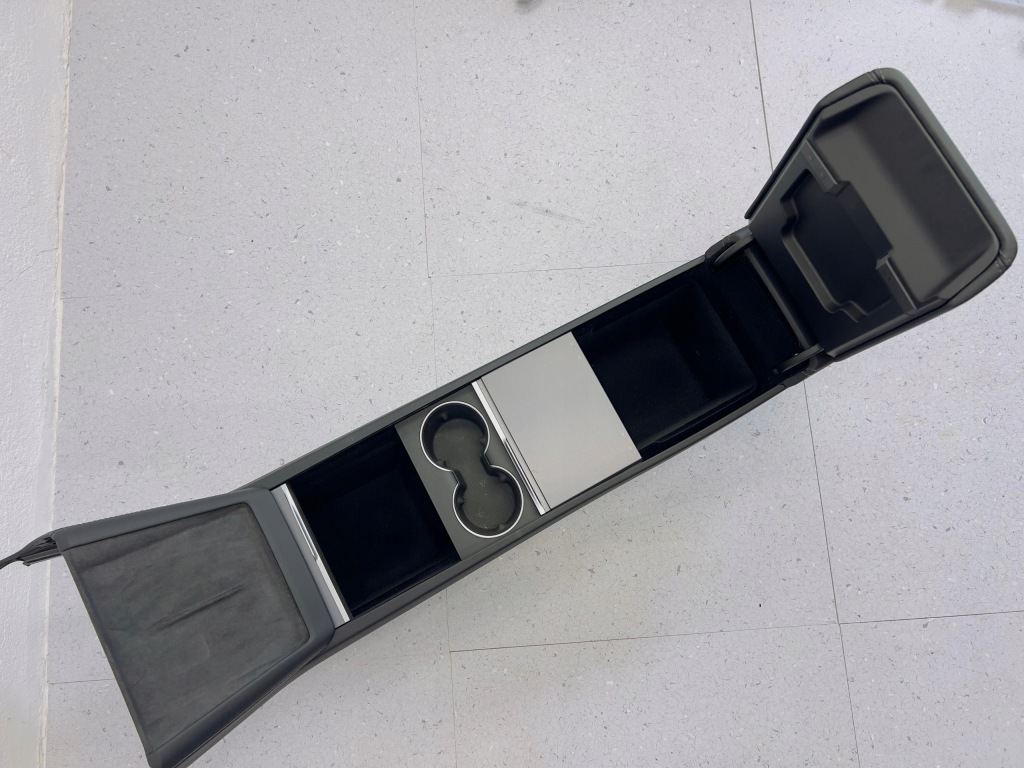 Комплект обивка сидений заднее сиденье туннель tesla model 3 рестайлинг  2023 highland в Украине