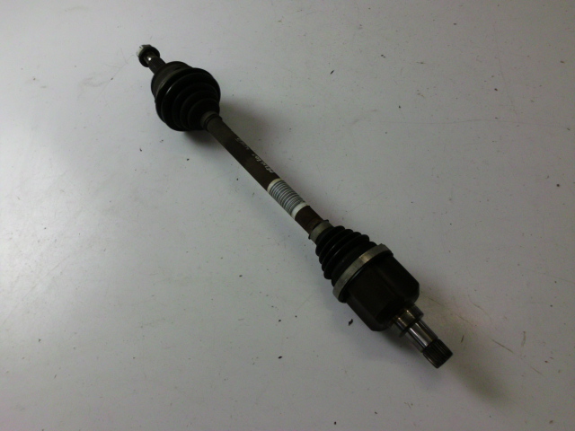 фото №1, Приводной вал левый перед peugeot 308 ii t9 1.2 pure tech 2015 rok