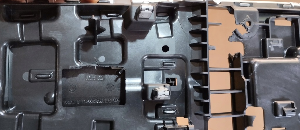 фото №8, Dekor панели консоли mercedes e klasa w214 a2146803003 ambiente