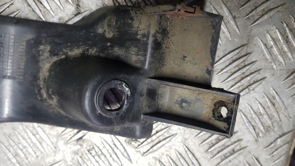 Купить Audi a8 d3 кронштейн порог левое правое  4e0853922c