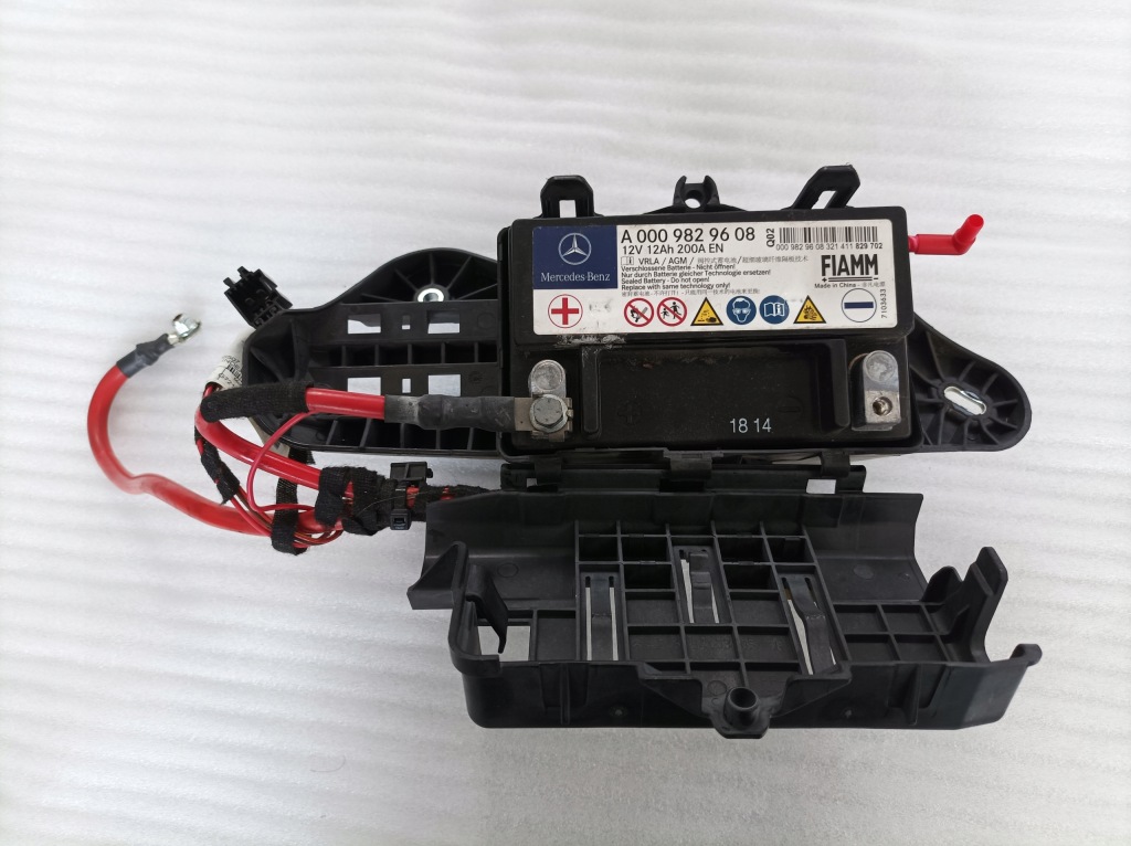 фото №6, Mercedes a45 w176 amg дополнительный аккумулятор