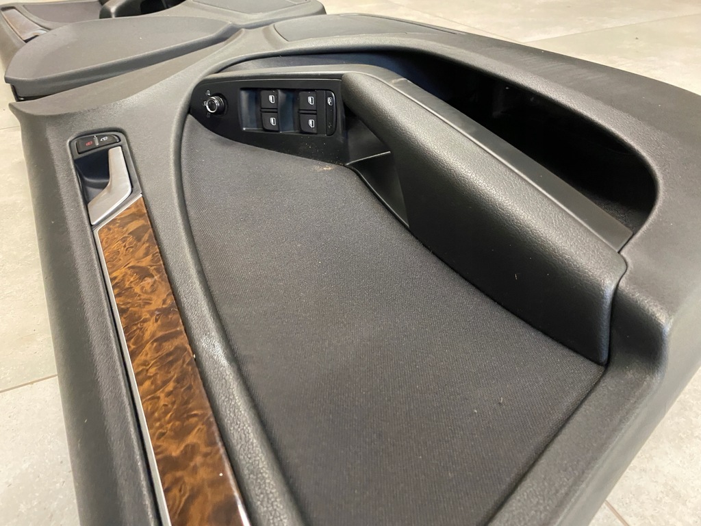 фото №4, Audi a4 b8 kombi обшивки обивка дверь перед