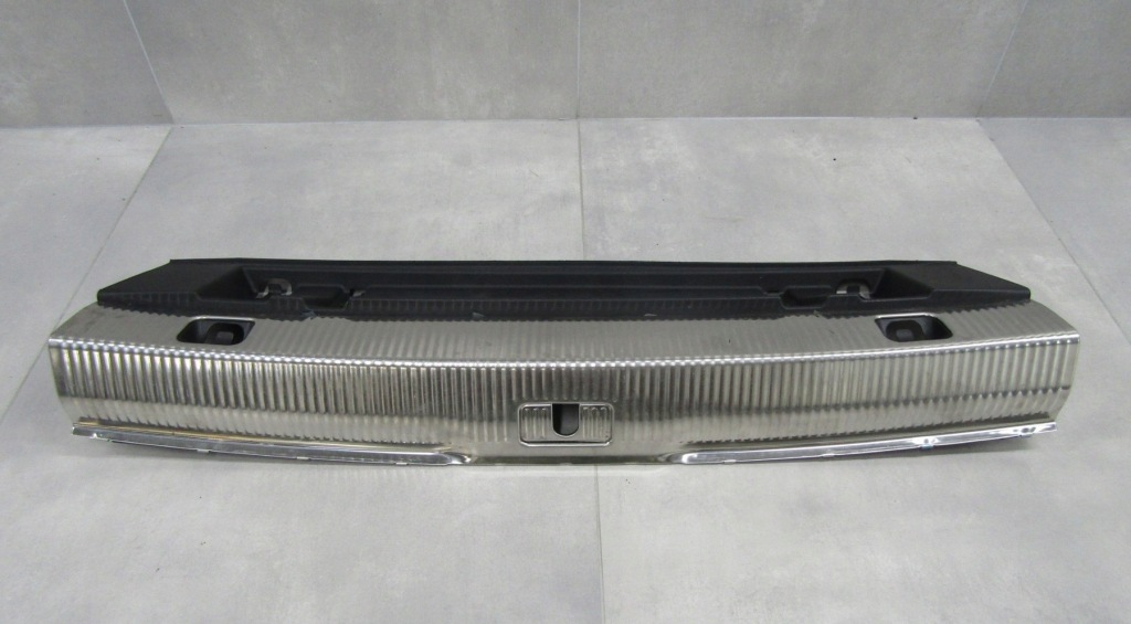 Накладка порог багажника audi q3 1 11-18 8u0864483 Оригинал