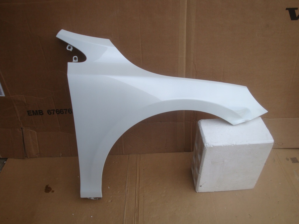 фото №1, Volvo v40 крила передній правий