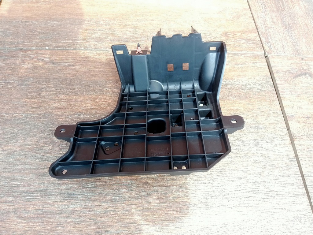 фото №1, Jeep cherokee v kl 13-18 кронштейн бардачка 68158528ab