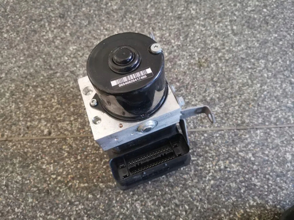 Насос abs bmw 1 e81 6789301 1.6l дизель 2008 Зі Шроту