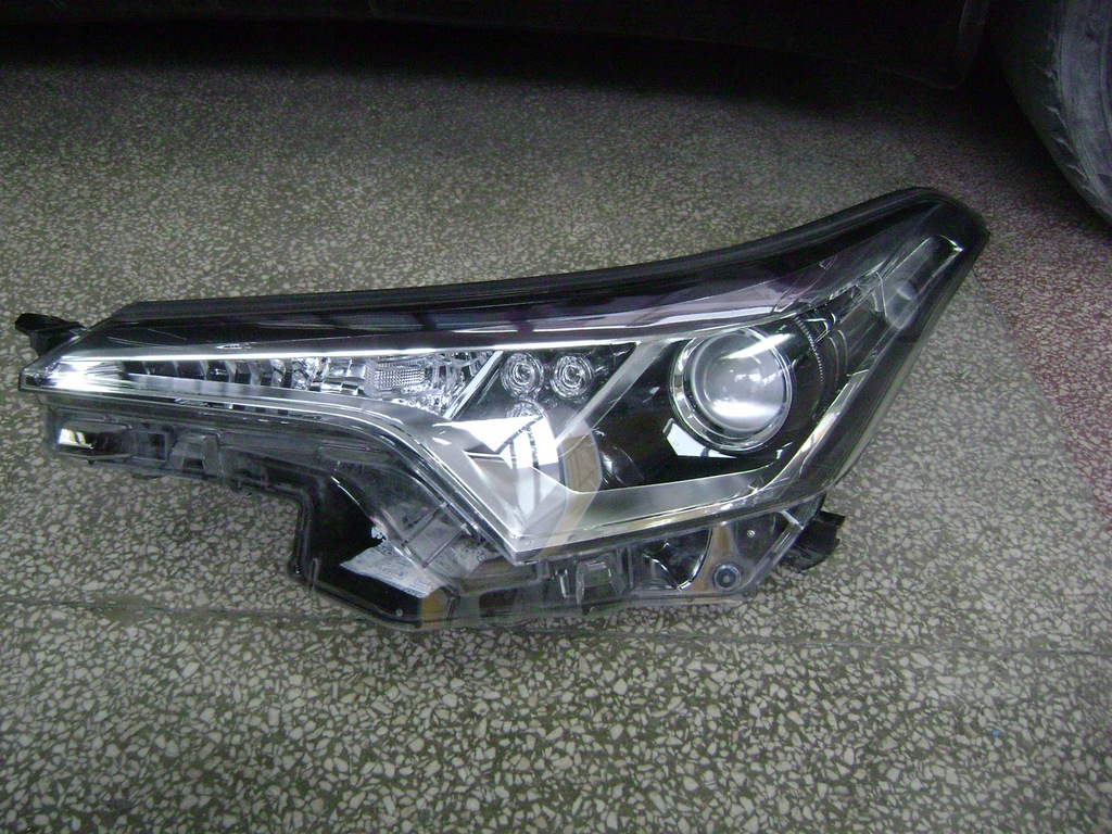 фото №1, Лампа передняя левая toyota chr