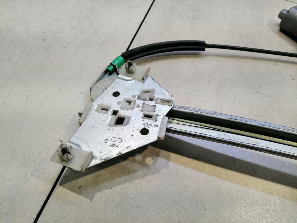 фото №9, Подъемник стекло правый задняя space star i