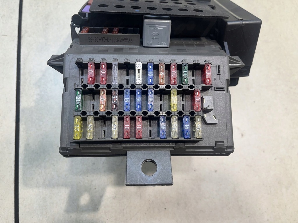 фото №6, Коробка запобіжників volvo v40 1.8b 7700427844