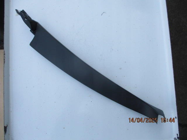 Купити Оббивка двері правий перед toyota corolla xii 18-