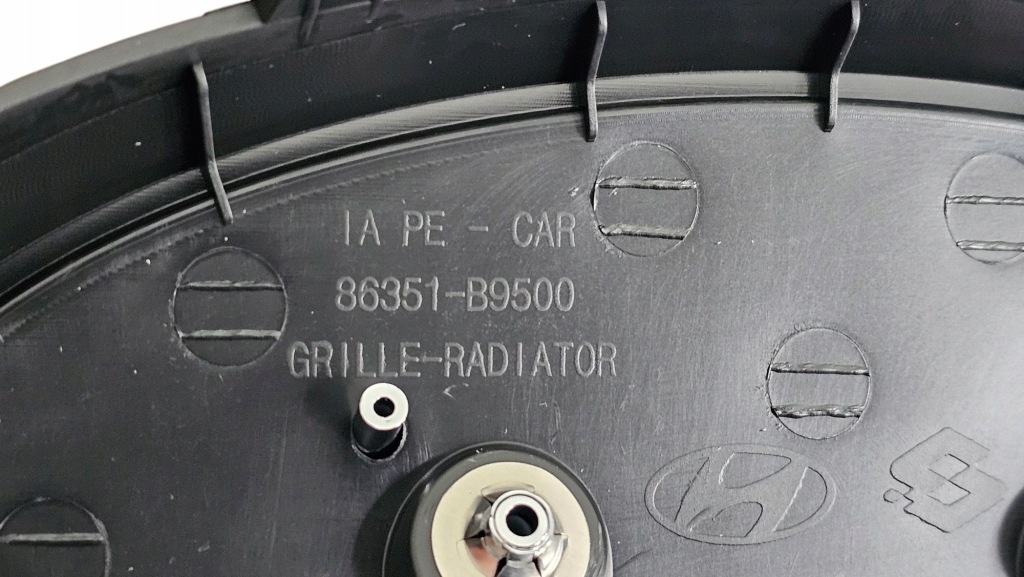 Решітка радіатора молдинг емблема hyundai i10 ii рестайлінг  86351-b9500 86350-b9500 оригінал  новий Оригінал