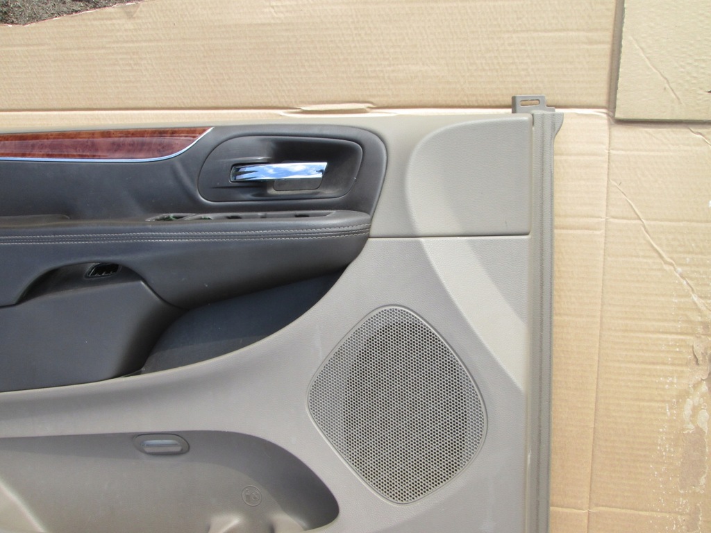 фото №8, Chrysler town country 11 обшивка w дверь левый перед передний siwy бежевый