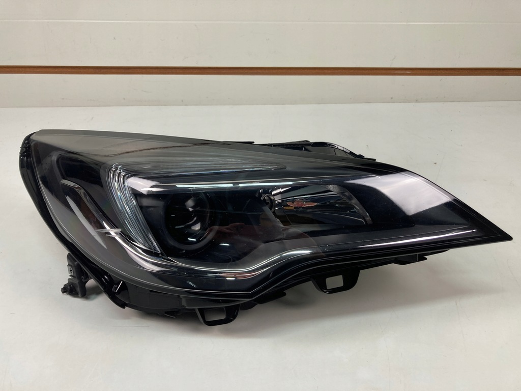 фото №1, Лампа правая передняя opel astra k v 5 линза led