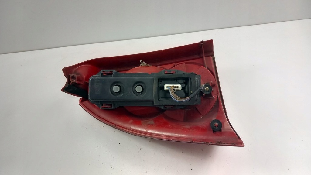 фото №4, Peugeot 307 sw лампа задня права