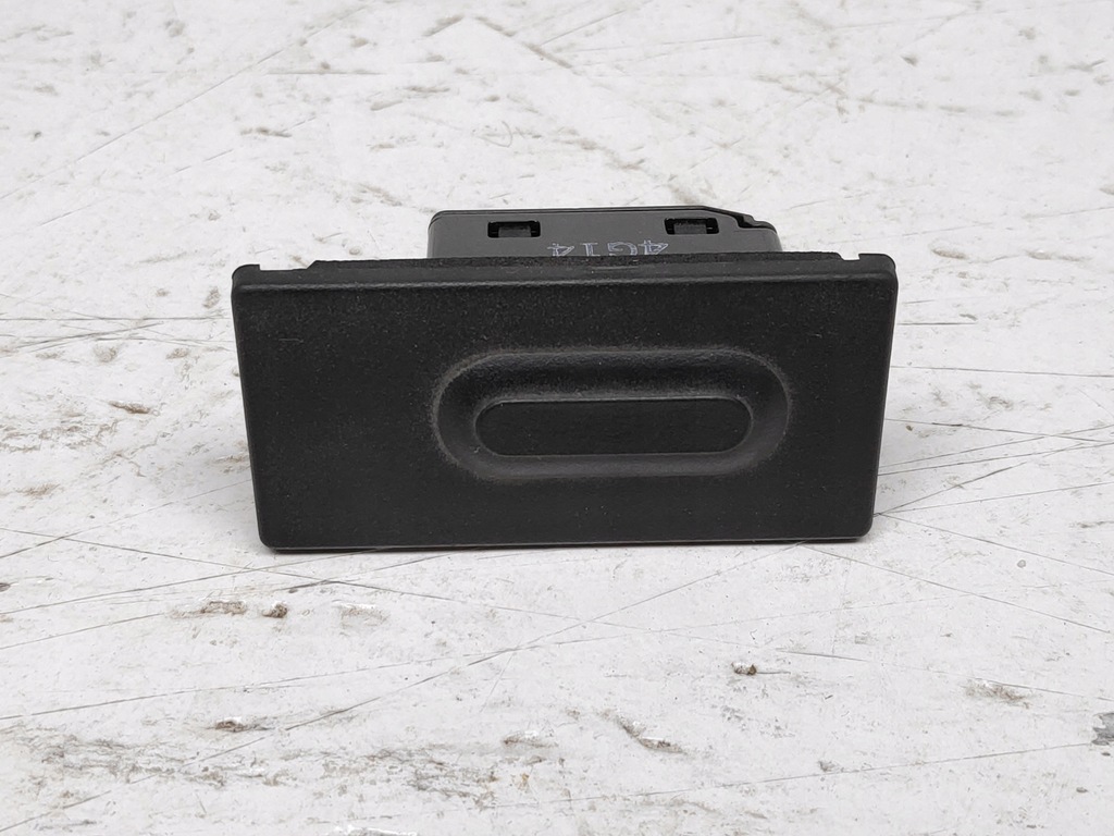 фото №1, Mazda 2 3 cx-3 кнопка кришки bhn1-56-8d0