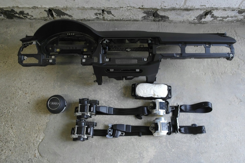 фото №1, Audi a5 s5 8w8 приборная панель консоль pulpit подушка безопасности ремни приборная панель полка pas