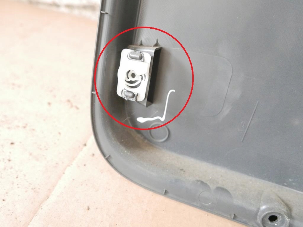 фото №8, Обшивка оббивка права перед vw polo iv 9n 3d 01-