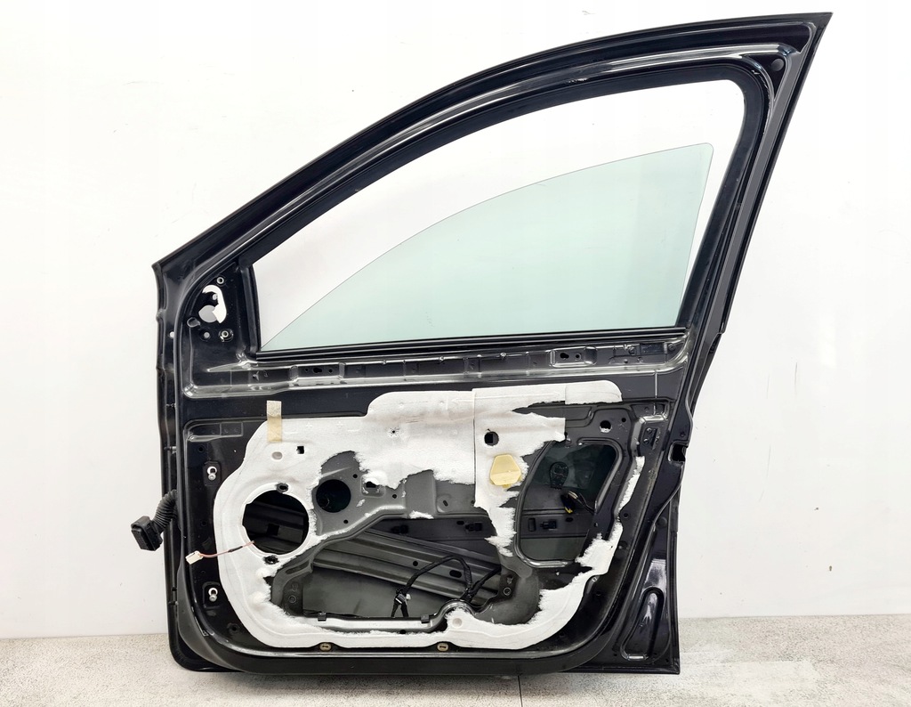 фото №16, Renault clio iii дверь правый перед tegne