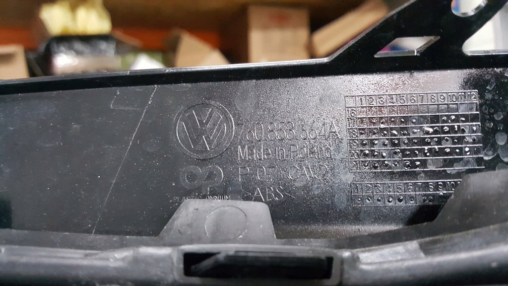 фото №12, Решётка бампера правый перед- vw touareg iii r-line 760853664a