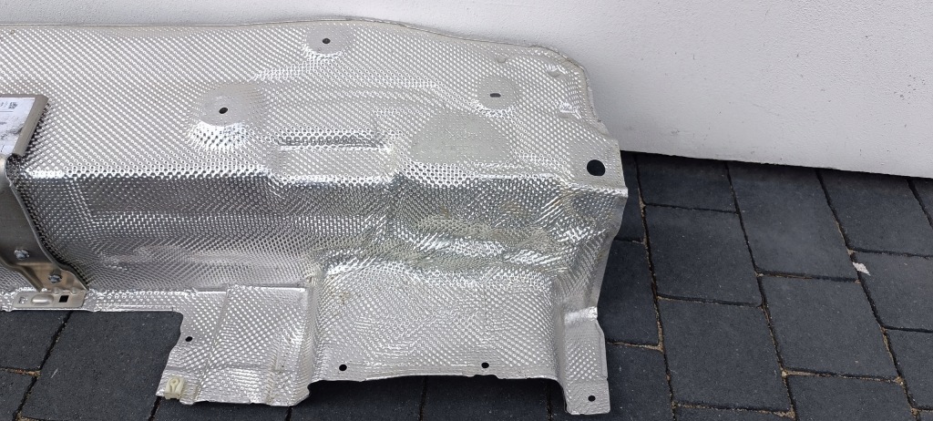 Bmw f45 f46 накладка теплова Недорого