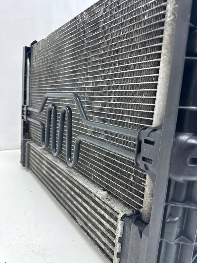 Bmw x1 e84 2010 перед радіатор повітря наддувний / інтеркулер в Україні
