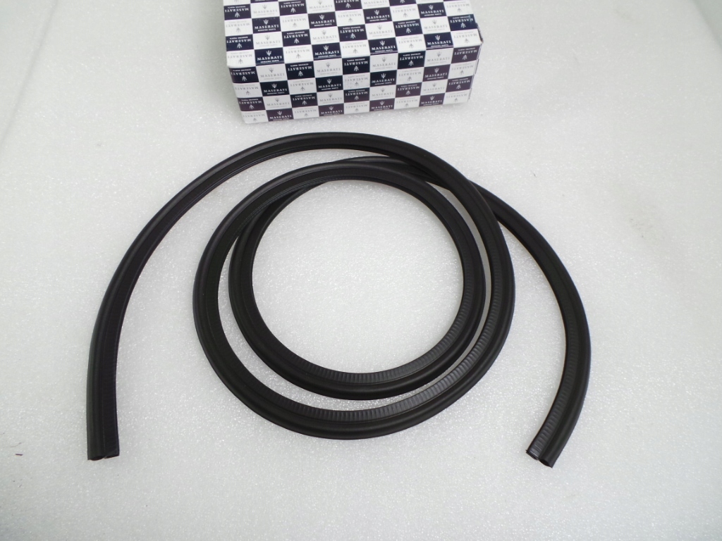 фото №1, Прокладка pod капот maserati levante