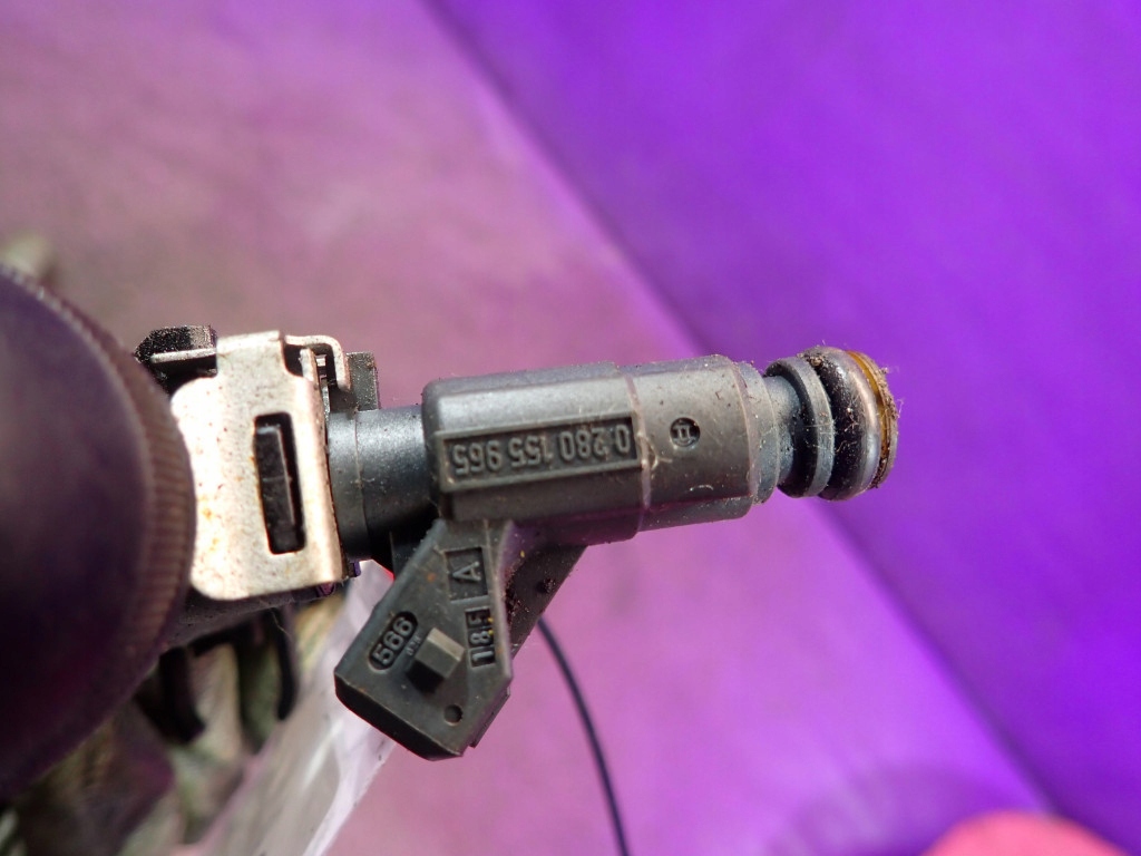 фото №8, Opel corsa c 03-06 1.2 75km молдинг упорскування 0280151076 0280155965