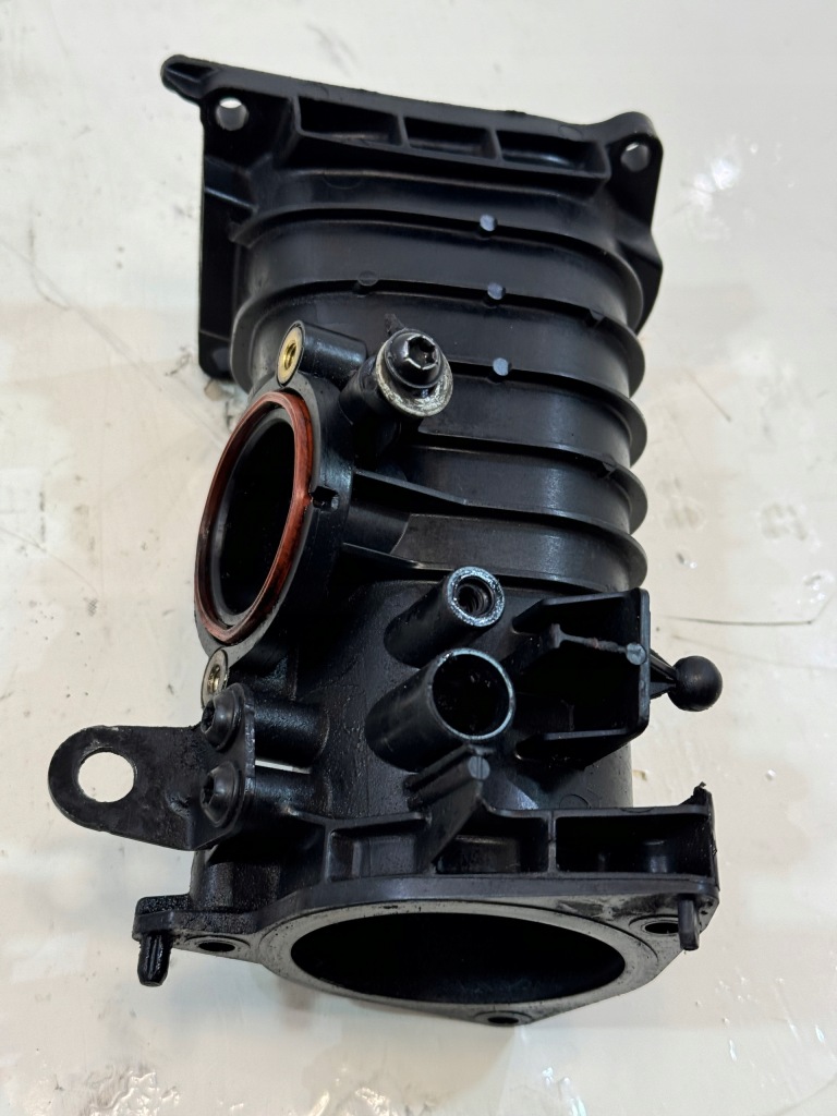 фото №1, Труба повітрозабірник колектор audi a4 b9 3.0 tdi crt 059145762bj cała !