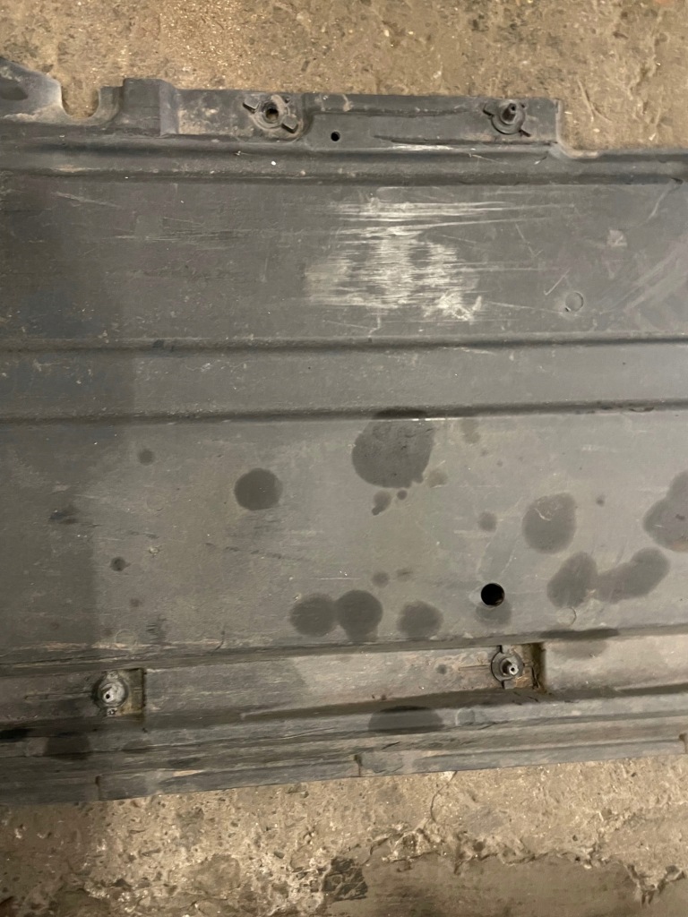 Audi a4 b8 a5 накладка плита пол подвеска левая Цена