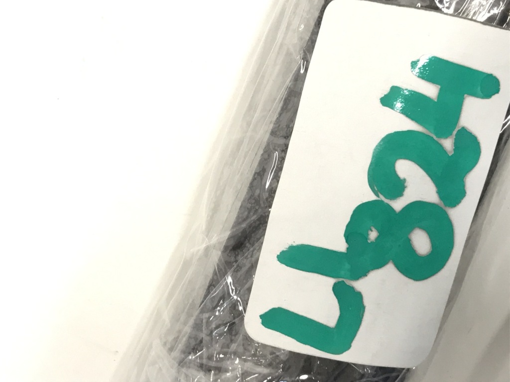 Tesla y молдинг скло права задня 1495721-00-d в Україні