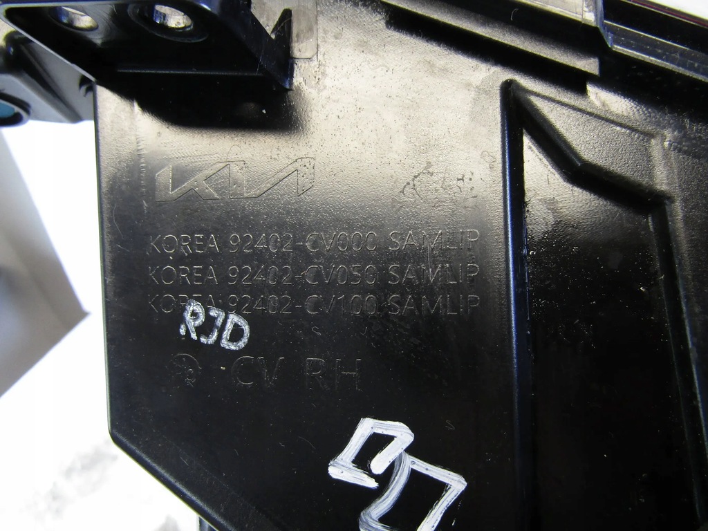 фото №10, Kia ev6 лампа правая задняя 92402-cv000