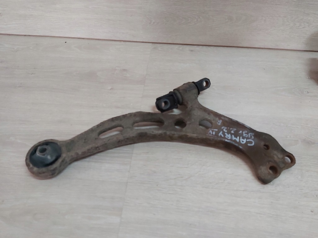 фото №1, Toyota camry iv xv20 рычаг правый перед 2,2 5s-fe