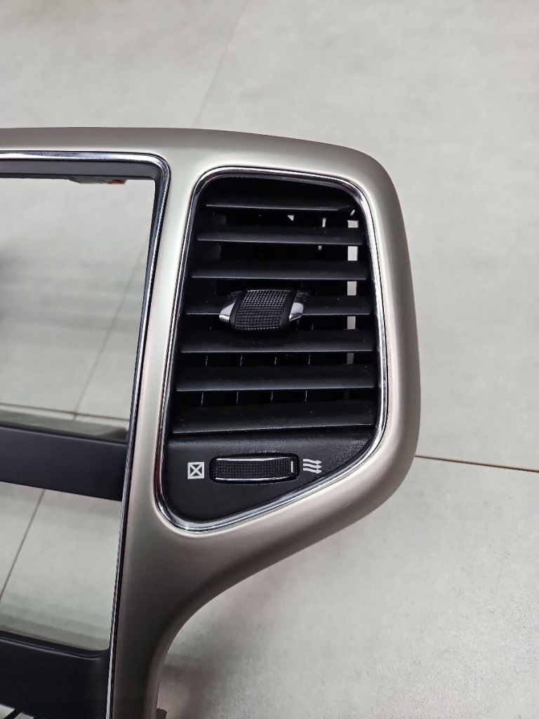 фото №4, Jeep grand cherokee iv wk2 10- рамка радио решётки обдув