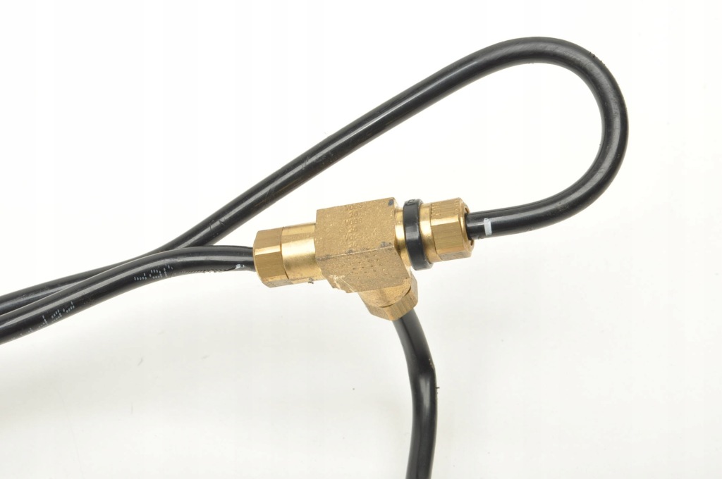 Volvo xc60 2 труба шланг пабтрубок  воздуха подвеска 32269692 в Украине