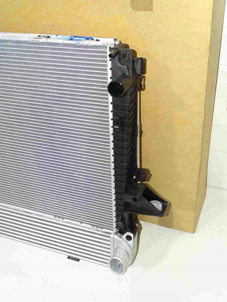 Радиатор кондиционер интеркулер discovery 3 2004-2009 Доставка