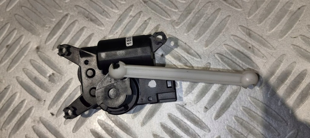 фото №8, Vw multivan transporter t5 t6 моторчик кришки обігрівача задня 7e0907512