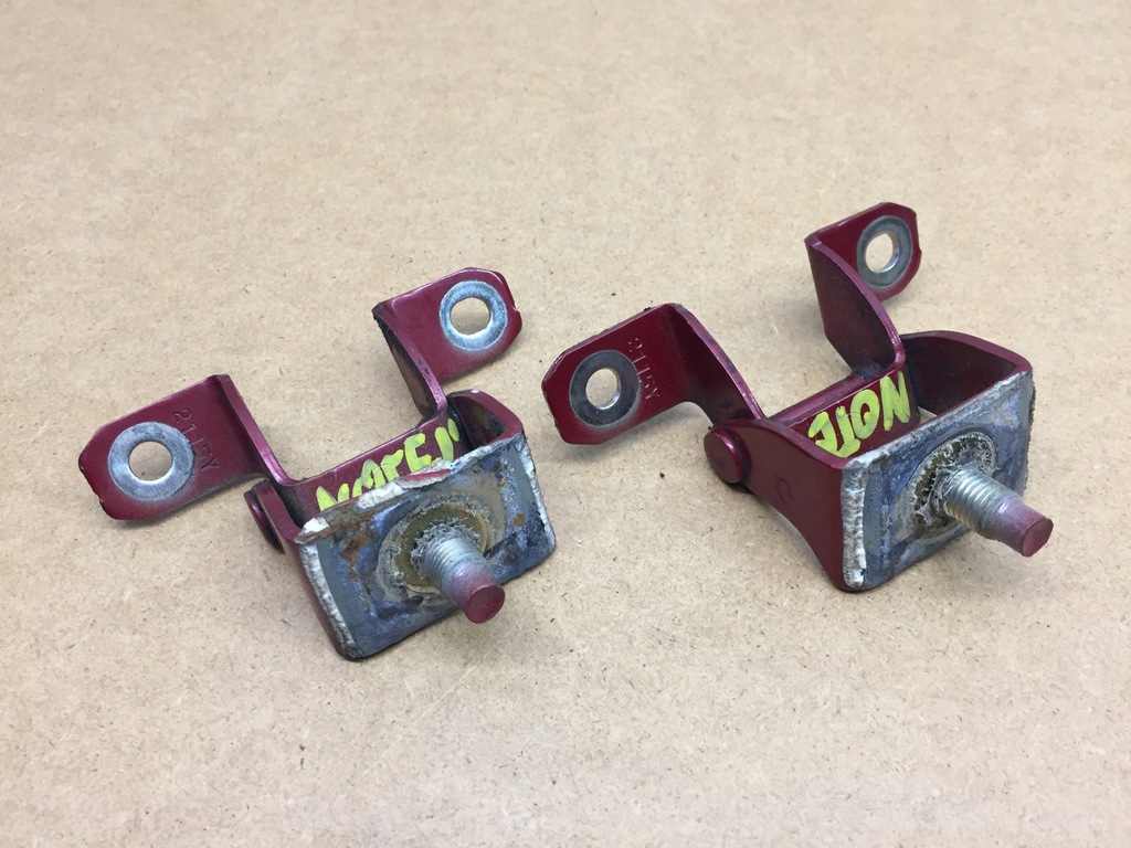 фото №1, Nissan note ii e12 петли крышки багажника