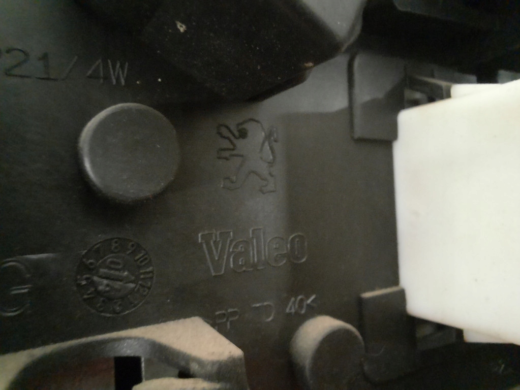 фото №10, Peugeot 407 1.6 hdif 04-10 лампа задня ліва зовнішня 9656606380