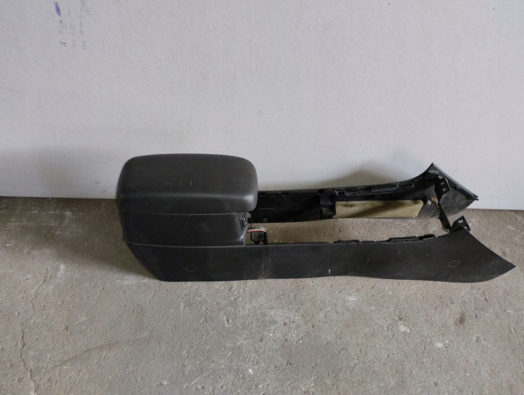 фото №1, Подлокотник кожа mazda 6 gg gy