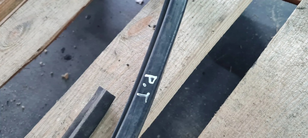 Sq5 8r q5 рестайлинг  уплотнитель  порога  правый  правая передок  8r0839120f Недорого