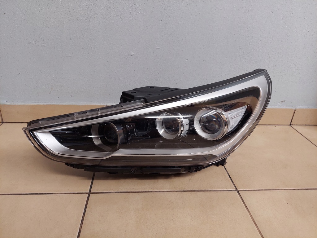 фото №1, Hyundai i30 full led левая
