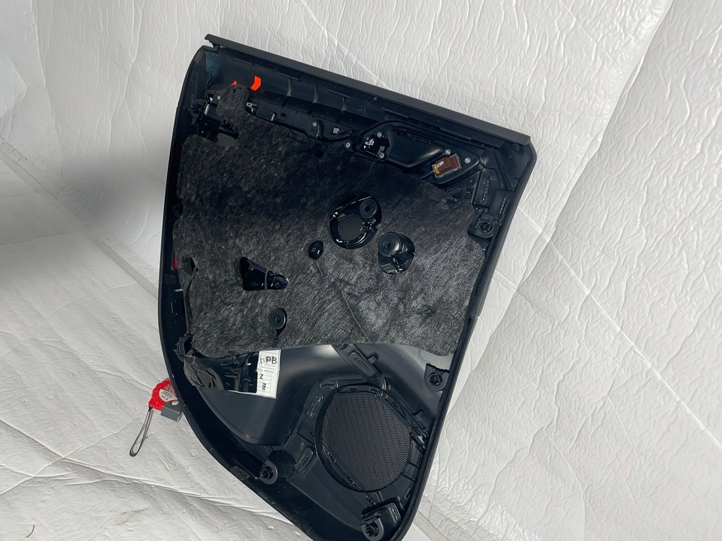 фото №6, Audi a3 s3 8v sedan обшивка дверь правый задняя bang&olufsen 8v5971693a