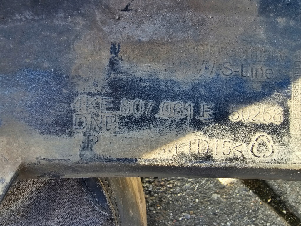 Спойлер dół бампера audi e-tron 4ke lift s-line 2022 - перед передній Зі Шроту